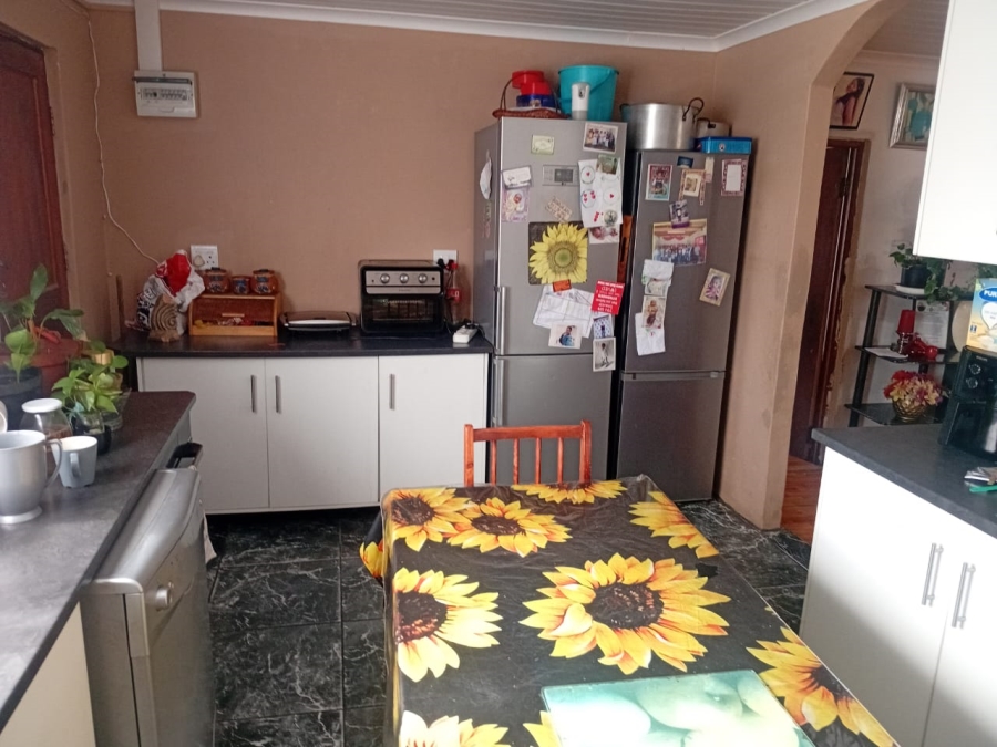 4 Bedroom Property for Sale in Kwanonqaba Western Cape